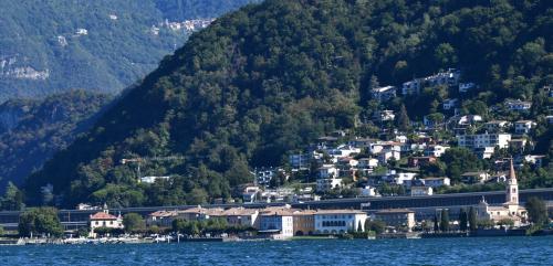 Bissone visto da Capolago