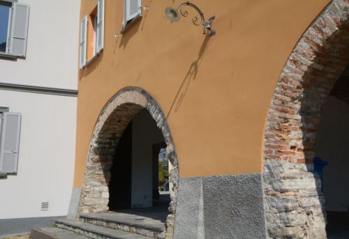 Portico di fronte al lago
