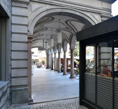 Portico in Piazza della Riforma
